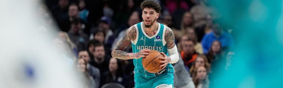 开云体育入口-18战15胜！黄蜂8人上双大胜独行侠升东部第九 三球15+5+9+5